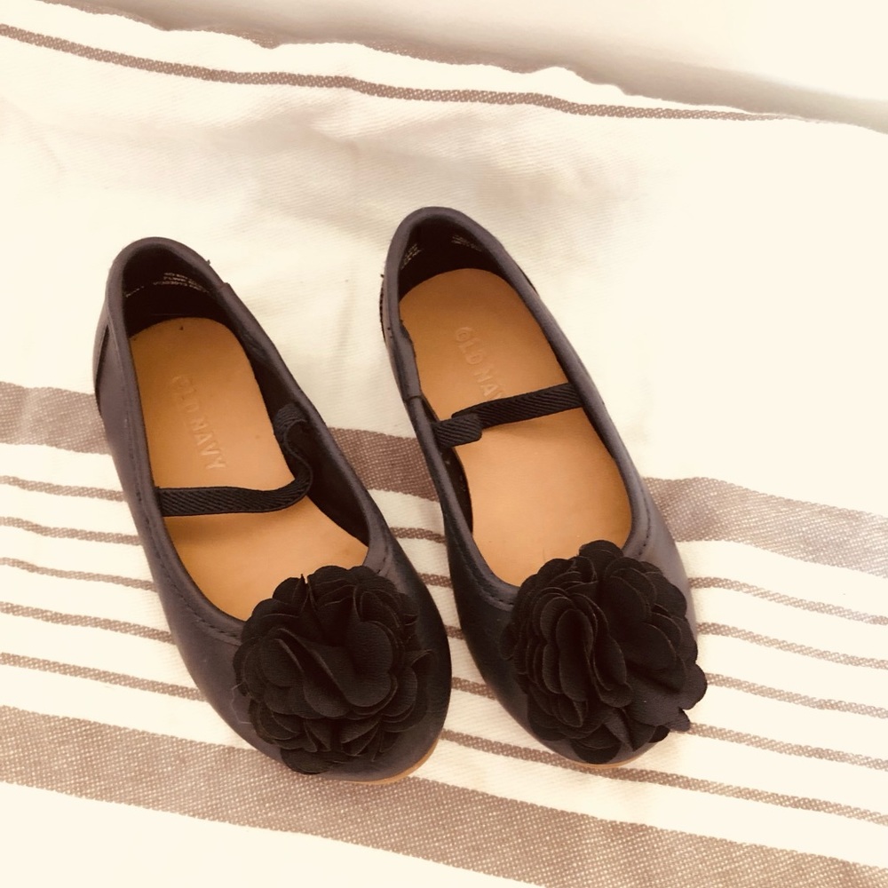 NWOT Navy girls dress shoes size 6.